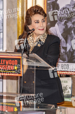 Signierstunde 'Dear Bob: Bob Hope's Wartime Correspondence with the G.I.s of World War II' in Los Angeles