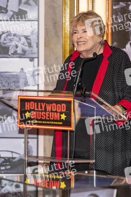 Signierstunde 'Dear Bob: Bob Hope's Wartime Correspondence with the G.I.s of World War II' in Los Angeles