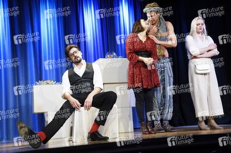 Theateraufführung 'Kasimir und Kaukasus' in München