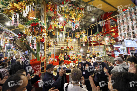 Tori-no-ichi Fest in Tokio