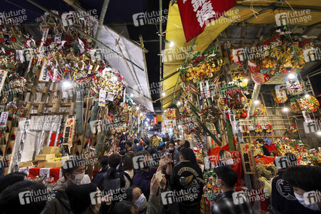 Tori-no-ichi Fest in Tokio