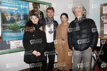 Filmpremiere 'Eine Handvoll Wasser' in Berlin