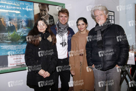 Filmpremiere 'Eine Handvoll Wasser' in Berlin