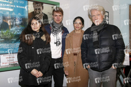 Filmpremiere 'Eine Handvoll Wasser' in Berlin