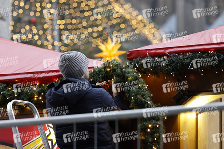 Weihnachtsmarktaufbau in Köln