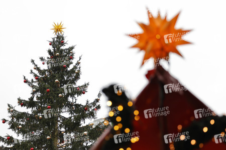 Weihnachtsmarktaufbau in Köln