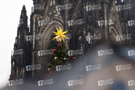 Weihnachtsmarktaufbau in Köln