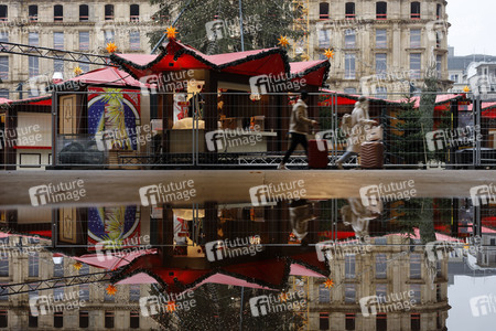 Weihnachtsmarktaufbau in Köln