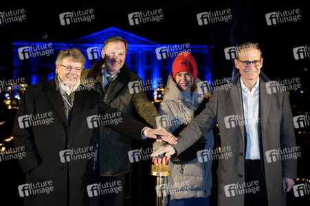 Feierliche Eröffnung von 'Weihnachten im Tierpark' in Berlin