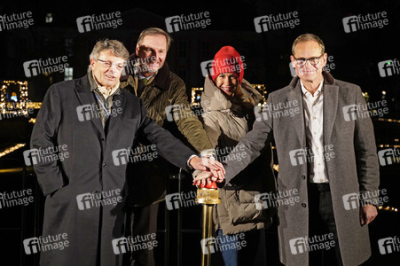 Feierliche Eröffnung von 'Weihnachten im Tierpark' in Berlin