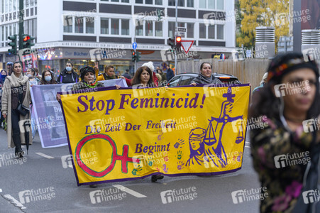 Demo zum Tag gegen Gewalt an Frauen in Düsseldorf
