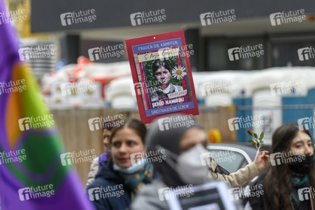 Demo zum Tag gegen Gewalt an Frauen in Düsseldorf
