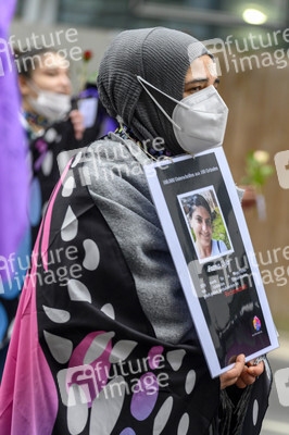 Demo zum Tag gegen Gewalt an Frauen in Düsseldorf