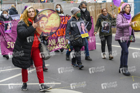 Demo zum Tag gegen Gewalt an Frauen in Düsseldorf