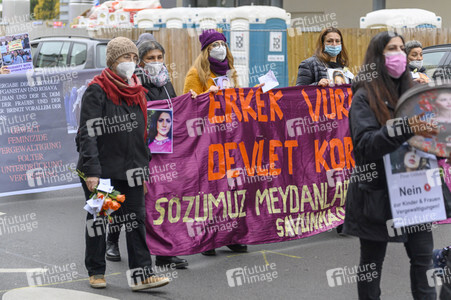 Demo zum Tag gegen Gewalt an Frauen in Düsseldorf