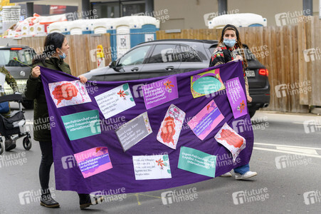 Demo zum Tag gegen Gewalt an Frauen in Düsseldorf