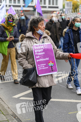 Demo zum Tag gegen Gewalt an Frauen in Düsseldorf