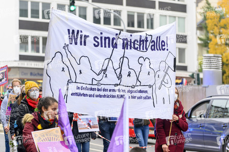 Demo zum Tag gegen Gewalt an Frauen in Düsseldorf
