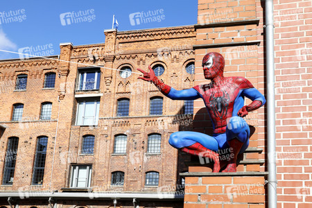 FARBKÖRPER Kalender 2022: Geek Art-Bodypainting und Transformaking