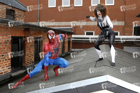 FARBKÖRPER Kalender 2022: Geek Art-Bodypainting und Transformaking