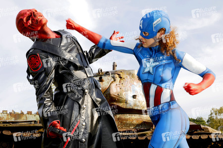 FARBKÖRPER Kalender 2022: Geek Art-Bodypainting und Transformaking