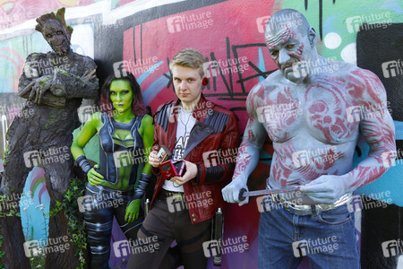 FARBKÖRPER Kalender 2022: Geek Art-Bodypainting und Transformaking