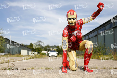 FARBKÖRPER Kalender 2022: Geek Art-Bodypainting und Transformaking