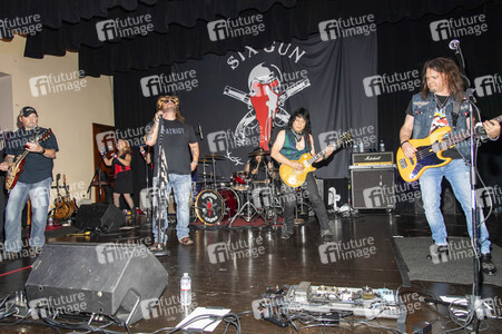 Album-Release-Party von Six Gun Sal in Long Beach
