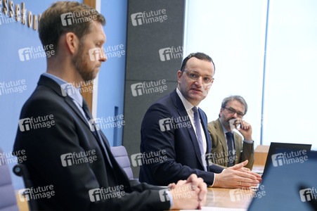 Pressekonferenz zum Impfen mit Moderna und BioNTech in Berlin
