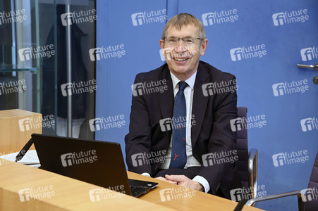 Pressekonferenz zum Impfen mit Moderna und BioNTech in Berlin