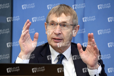 Pressekonferenz zum Impfen mit Moderna und BioNTech in Berlin