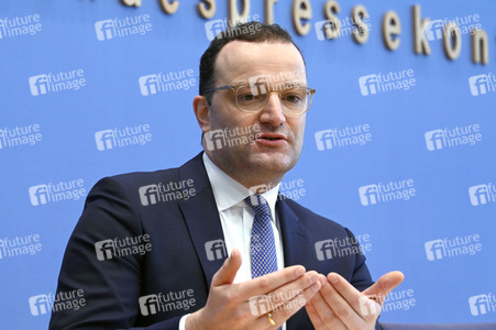 Pressekonferenz zum Impfen mit Moderna und BioNTech in Berlin