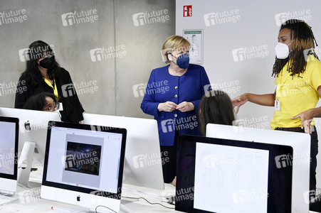 Angela Merkel besucht das TUMO Lernzentrum in Berlin