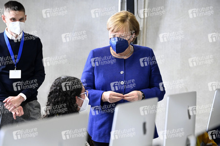 Angela Merkel besucht das TUMO Lernzentrum in Berlin