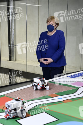 Angela Merkel besucht das TUMO Lernzentrum in Berlin
