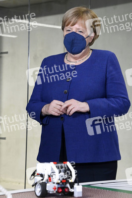 Angela Merkel besucht das TUMO Lernzentrum in Berlin