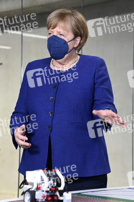 Angela Merkel besucht das TUMO Lernzentrum in Berlin