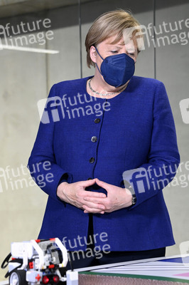Angela Merkel besucht das TUMO Lernzentrum in Berlin