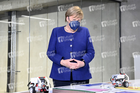 Angela Merkel besucht das TUMO Lernzentrum in Berlin