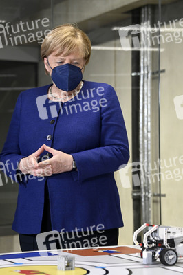 Angela Merkel besucht das TUMO Lernzentrum in Berlin
