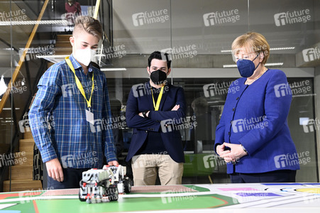 Angela Merkel besucht das TUMO Lernzentrum in Berlin