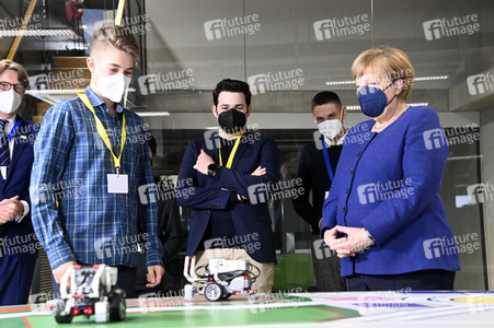Angela Merkel besucht das TUMO Lernzentrum in Berlin