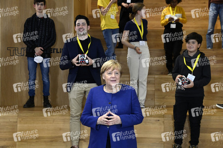 Angela Merkel besucht das TUMO Lernzentrum in Berlin