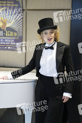 Pressekonferenz zur neu überarbeiteten Revue 'Berlin Berlin' in Berlin