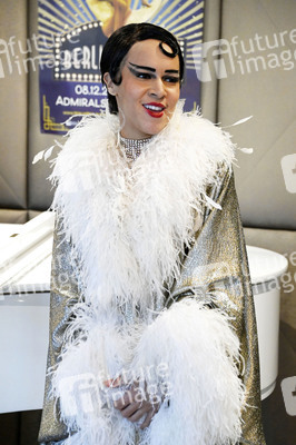 Pressekonferenz zur neu überarbeiteten Revue 'Berlin Berlin' in Berlin