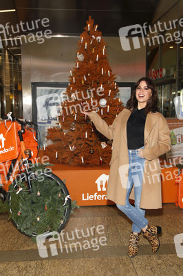 Natalia Avelon eröffnet Wunschbaum in Berlin