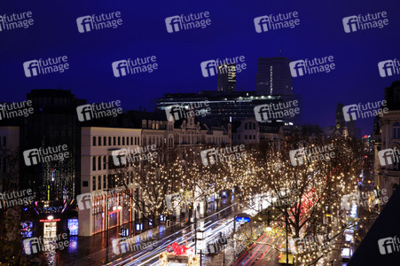 Weihnachtsbeleuchtung am Kudamm in Berlin