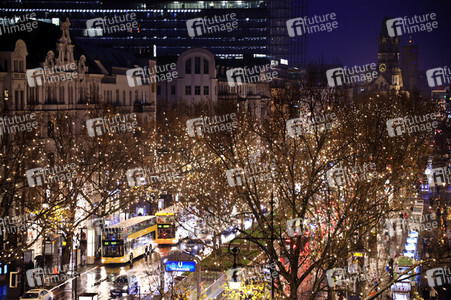 Weihnachtsbeleuchtung am Kudamm in Berlin