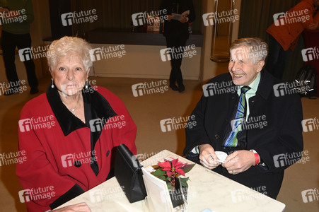Theaterpremiere 'Schöne Bescherungen' in Berlin