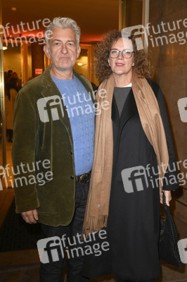 Theaterpremiere 'Schöne Bescherungen' in Berlin